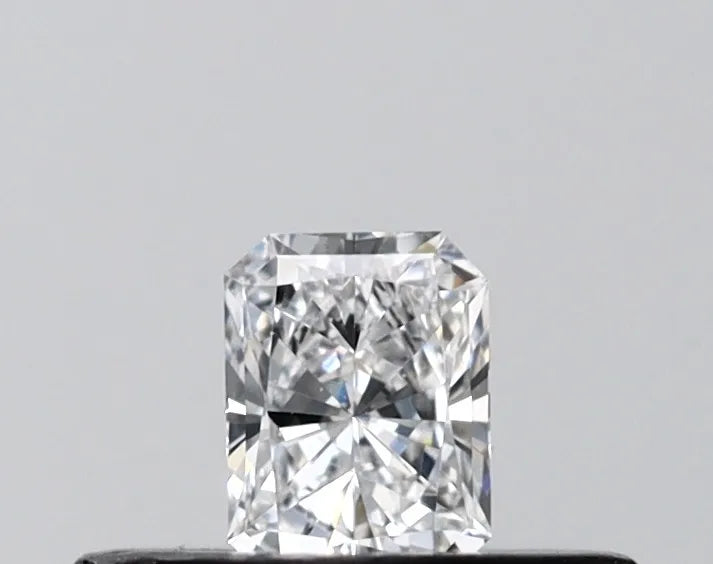0.22ct Radiant Lab Grown Diamond (Colour D, Clarity VVS2, IGI Certified)