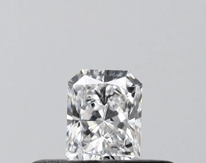 0.23ct Radiant Lab Grown Diamond (Colour D, Clarity VS1, IGI Certified)