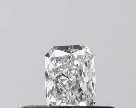 0.23ct Radiant Lab Grown Diamond (Colour E, Clarity SI1, IGI Certified)