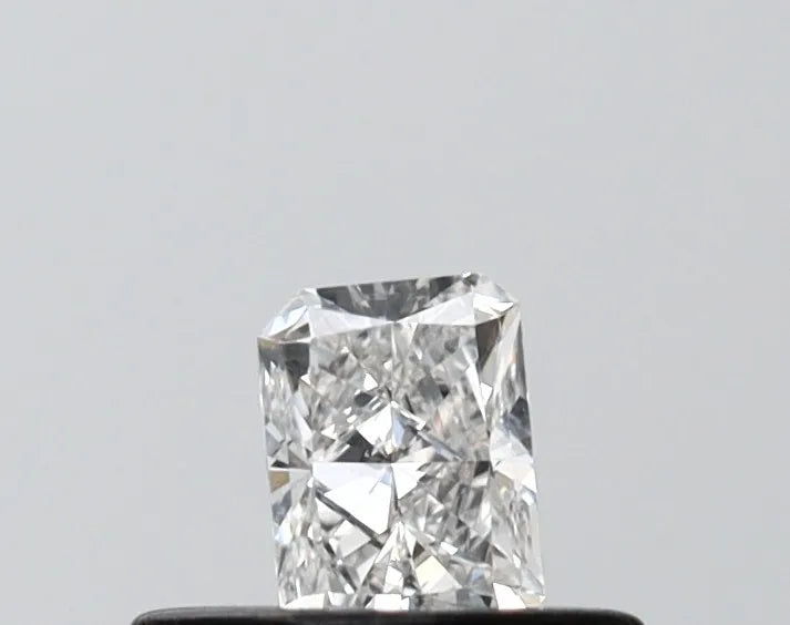 0.23ct Radiant Lab Grown Diamond (Colour E, Clarity VVS2, IGI Certified)