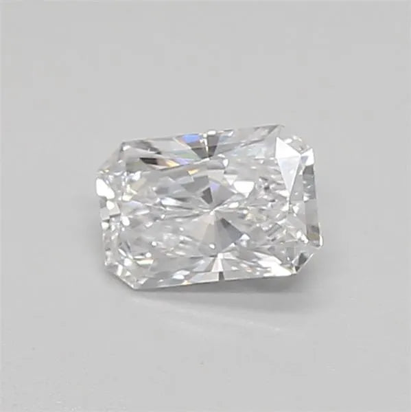 0.31ct Radiant Lab Grown Diamond (Colour D, Clarity VVS2, IGI Certified)