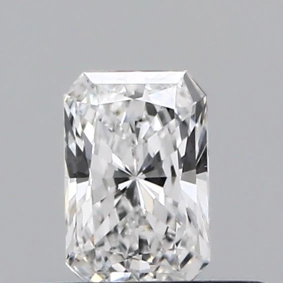 0.35ct Radiant Lab Grown Diamond (Colour E, Clarity VVS2, IGI Certified)
