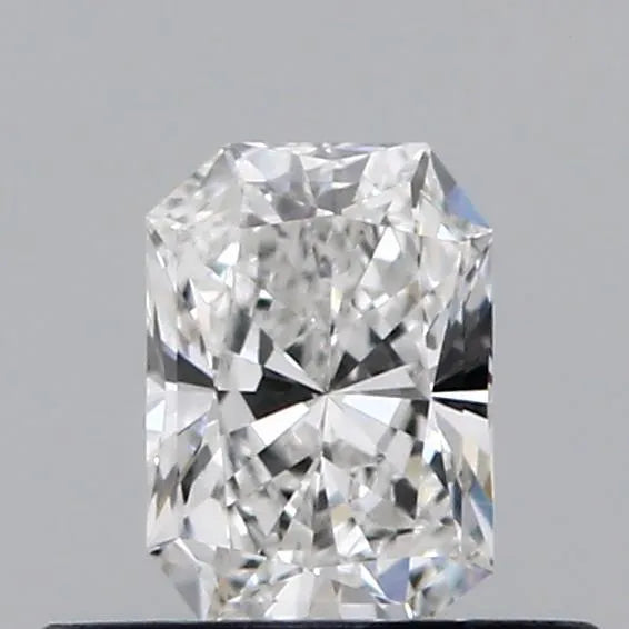 0.37ct Radiant Lab Grown Diamond (Colour F, Clarity VVS2, IGI Certified)