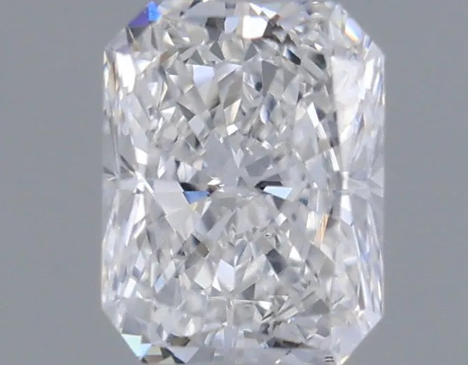 0.42ct Radiant Lab Grown Diamond (Colour E, Clarity VVS2, IGI Certified)