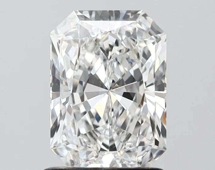 1.40ct Radiant Lab Grown Diamond (Colour E, Clarity VVS2, IGI Certified)