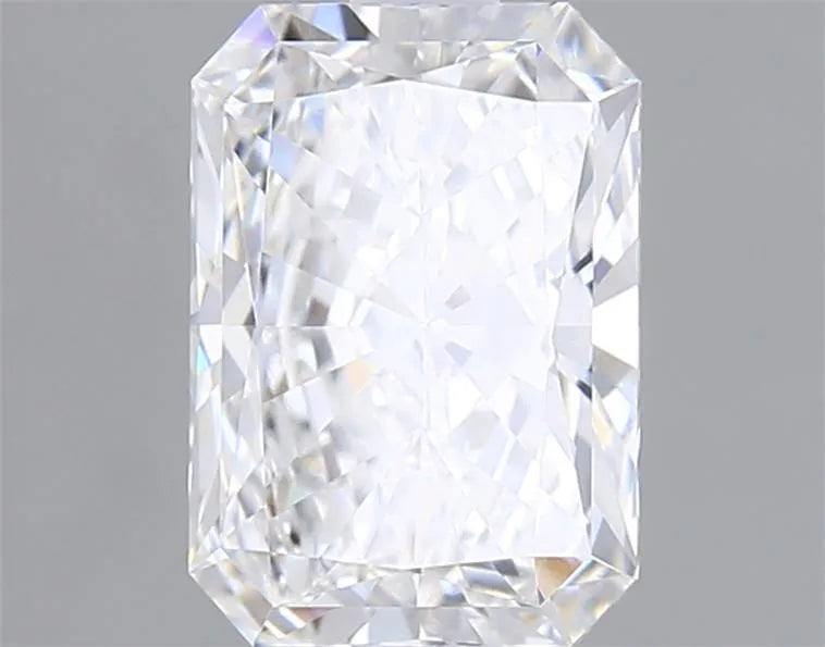 1.51ct Radiant Lab Grown Diamond (Colour E, Clarity VVS2, IGI Certified)