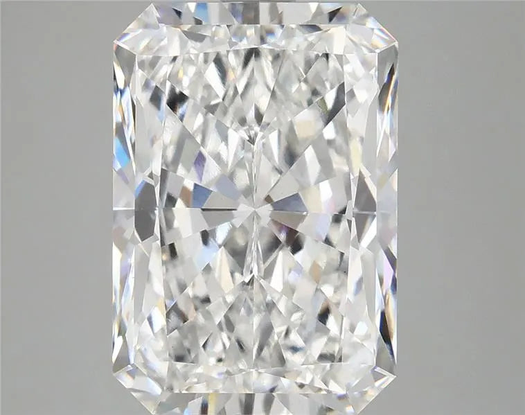 5.04ct Radiant Lab Grown Diamond (Colour E, Clarity VVS2, IGI Certified)
