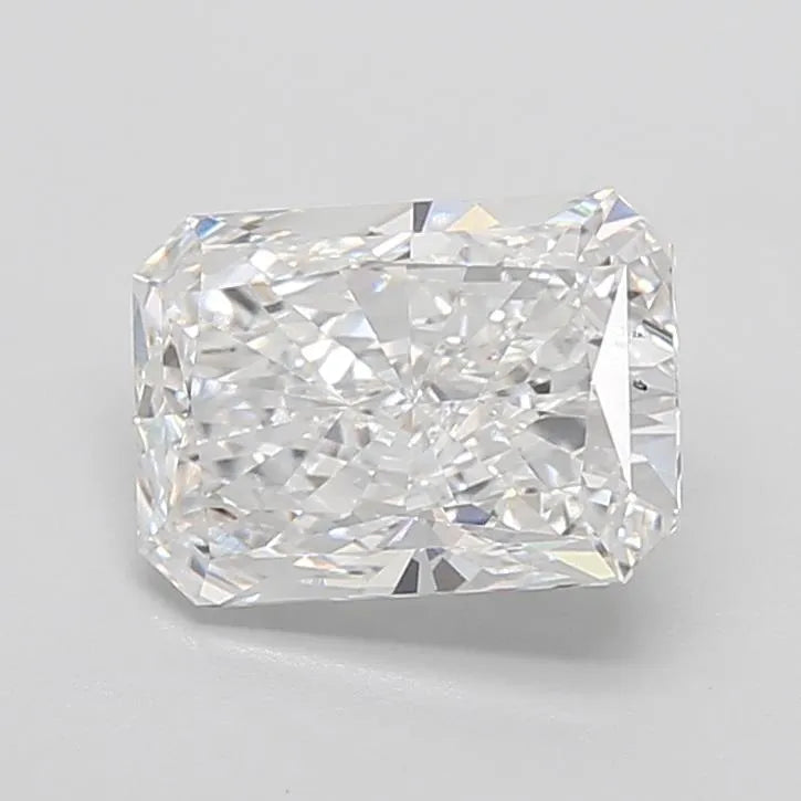 4.02ct Radiant Lab Grown Diamond (Colour E, Clarity VVS1, IGI Certified)