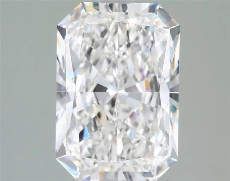 2.27ct Radiant Lab Grown Diamond (Colour F, Clarity VVS1, IGI Certified)