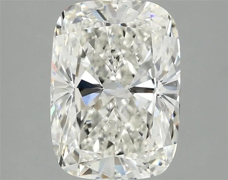 2.31ct Cushion modified Lab Grown Diamond (Colour G, Clarity VVS2, IGI Certified)