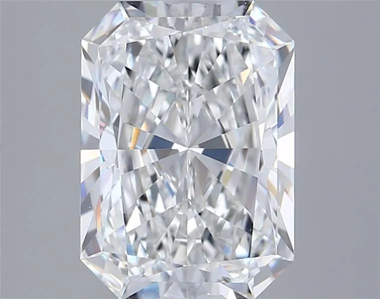2.51ct Radiant Lab Grown Diamond (Colour E, Clarity VVS2, IGI Certified)