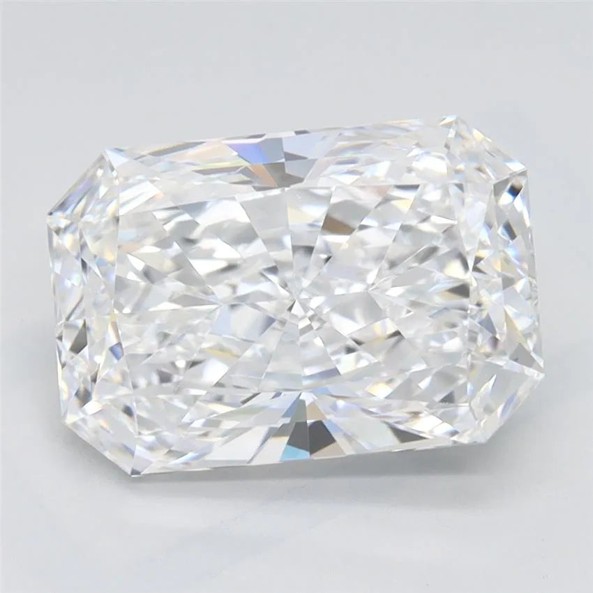 2.56ct Radiant Lab Grown Diamond (Colour E, Clarity VVS1, IGI Certified)