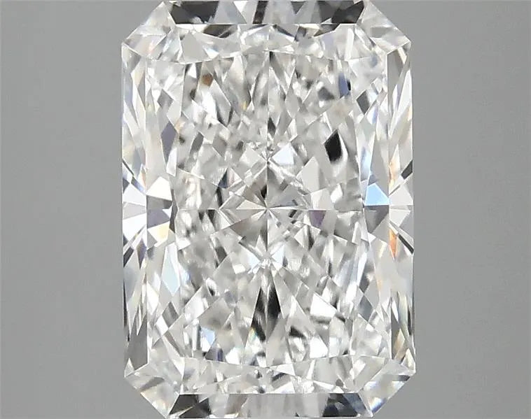2.59ct Radiant Lab Grown Diamond (Colour E, Clarity VVS2, IGI Certified)