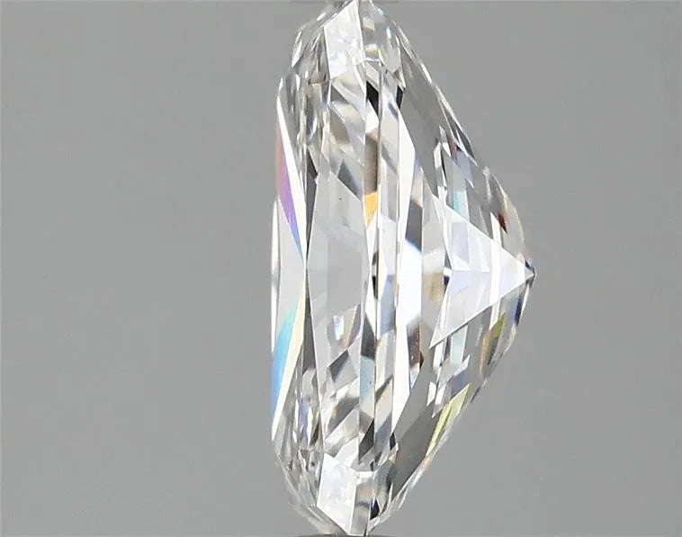 2.59ct Radiant Lab Grown Diamond (Colour F, Clarity VS1, IGI Certified)