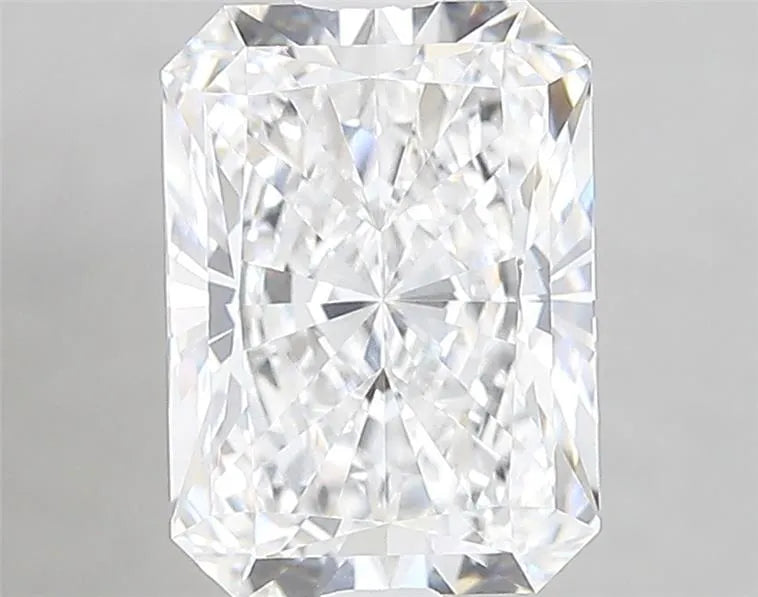 2.63ct Radiant Lab Grown Diamond (Colour E, Clarity VVS1, IGI Certified)