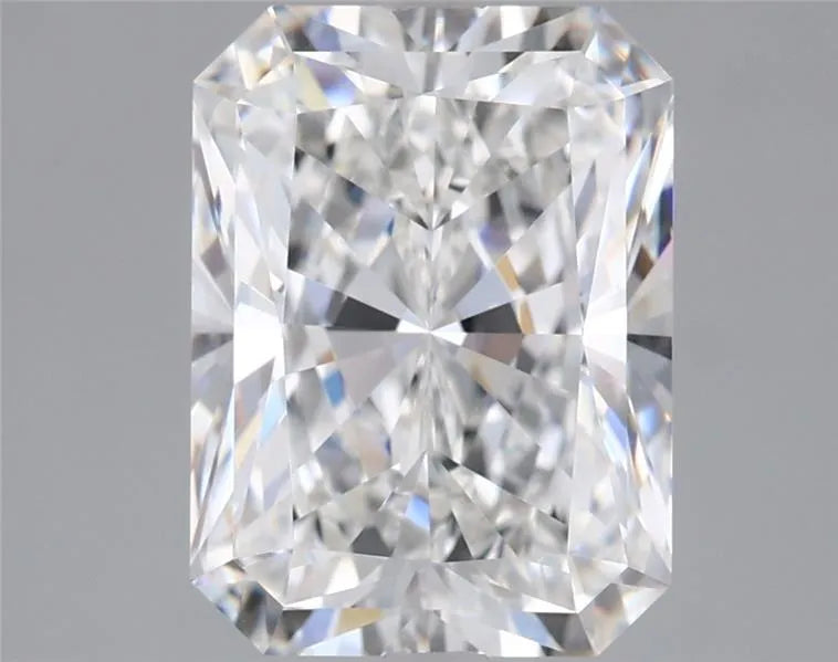 2.63ct Radiant Lab Grown Diamond (Colour E, Clarity VVS2, IGI Certified)