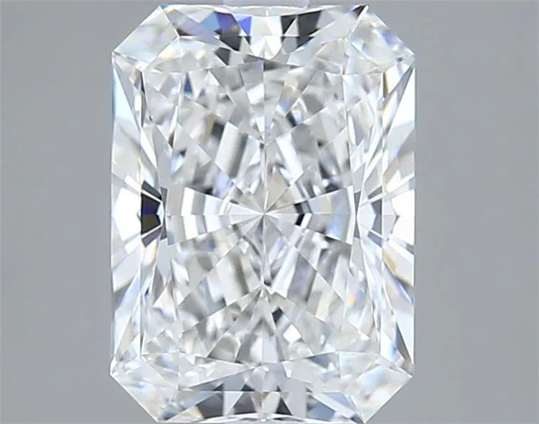 2.86ct Radiant Lab Grown Diamond (Colour E, Clarity VVS2, IGI Certified)