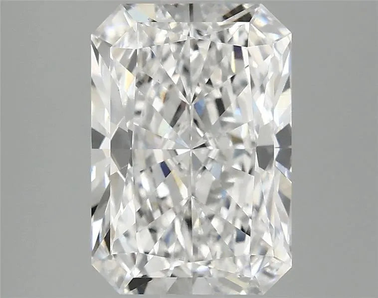 2.88ct Radiant Lab Grown Diamond (Colour E, Clarity VVS2, IGI Certified)