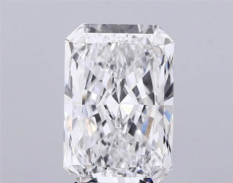 2.90ct Radiant Lab Grown Diamond (Colour E, Clarity VVS1, IGI Certified)
