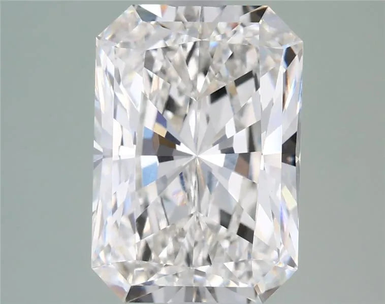2.98ct Radiant Lab Grown Diamond (Colour G, Clarity VVS2, IGI Certified)