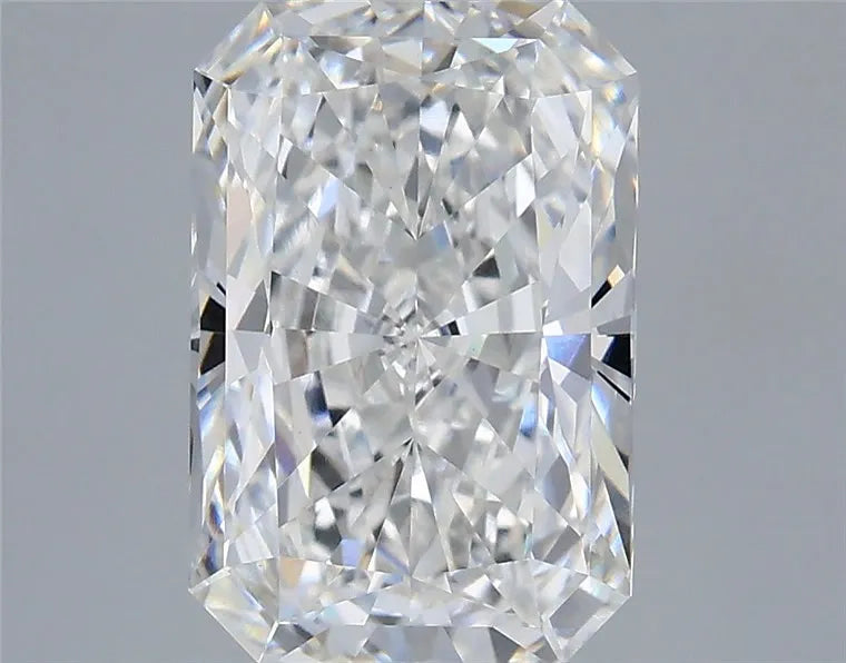 2.99ct Radiant Lab Grown Diamond (Colour E, Clarity VVS2, IGI Certified)