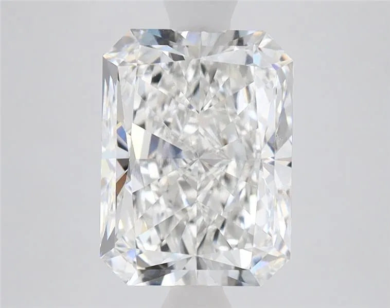 2.99ct Radiant Lab Grown Diamond (Colour F, Clarity VVS2, IGI Certified)