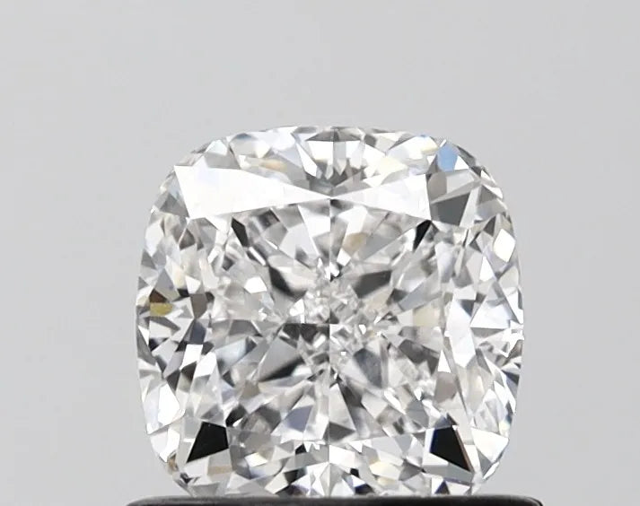 0.96ct Cushion modified Lab Grown Diamond (Colour E, Clarity VVS2, IGI Certified)