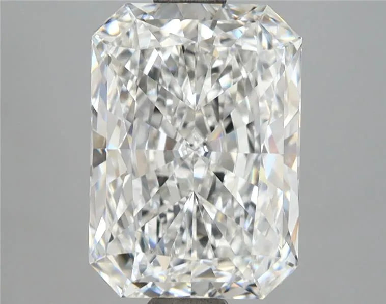 3.04ct Radiant Lab Grown Diamond (Colour E, Clarity VVS2, IGI Certified)