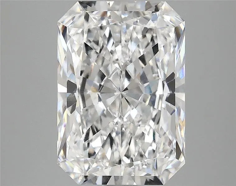 3.89ct Radiant Lab Grown Diamond (Colour D, Clarity VVS2, IGI Certified)