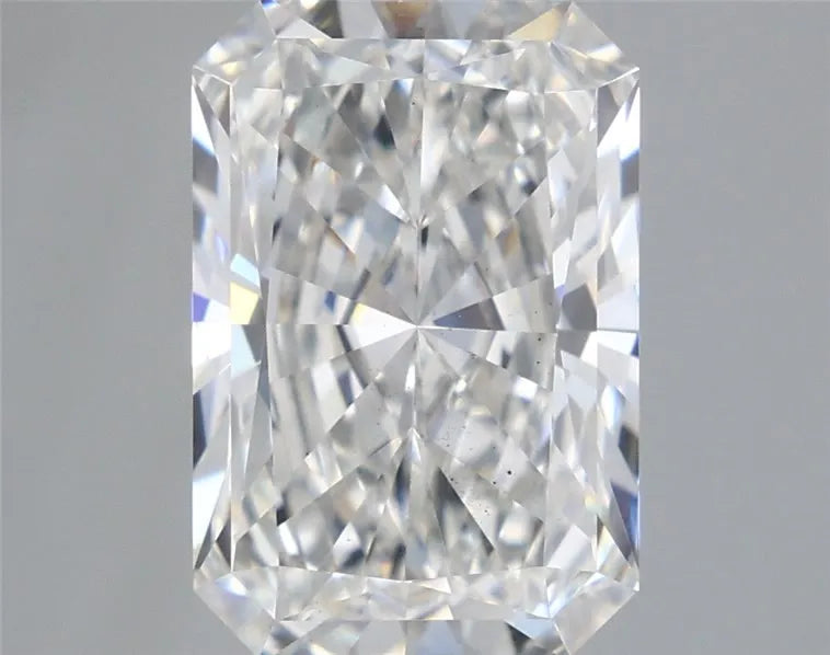 3.89ct Radiant Lab Grown Diamond (Colour G, Clarity SI1, IGI Certified)