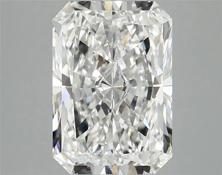 3.01ct Radiant Lab Grown Diamond (Colour E, Clarity VVS2, IGI Certified)