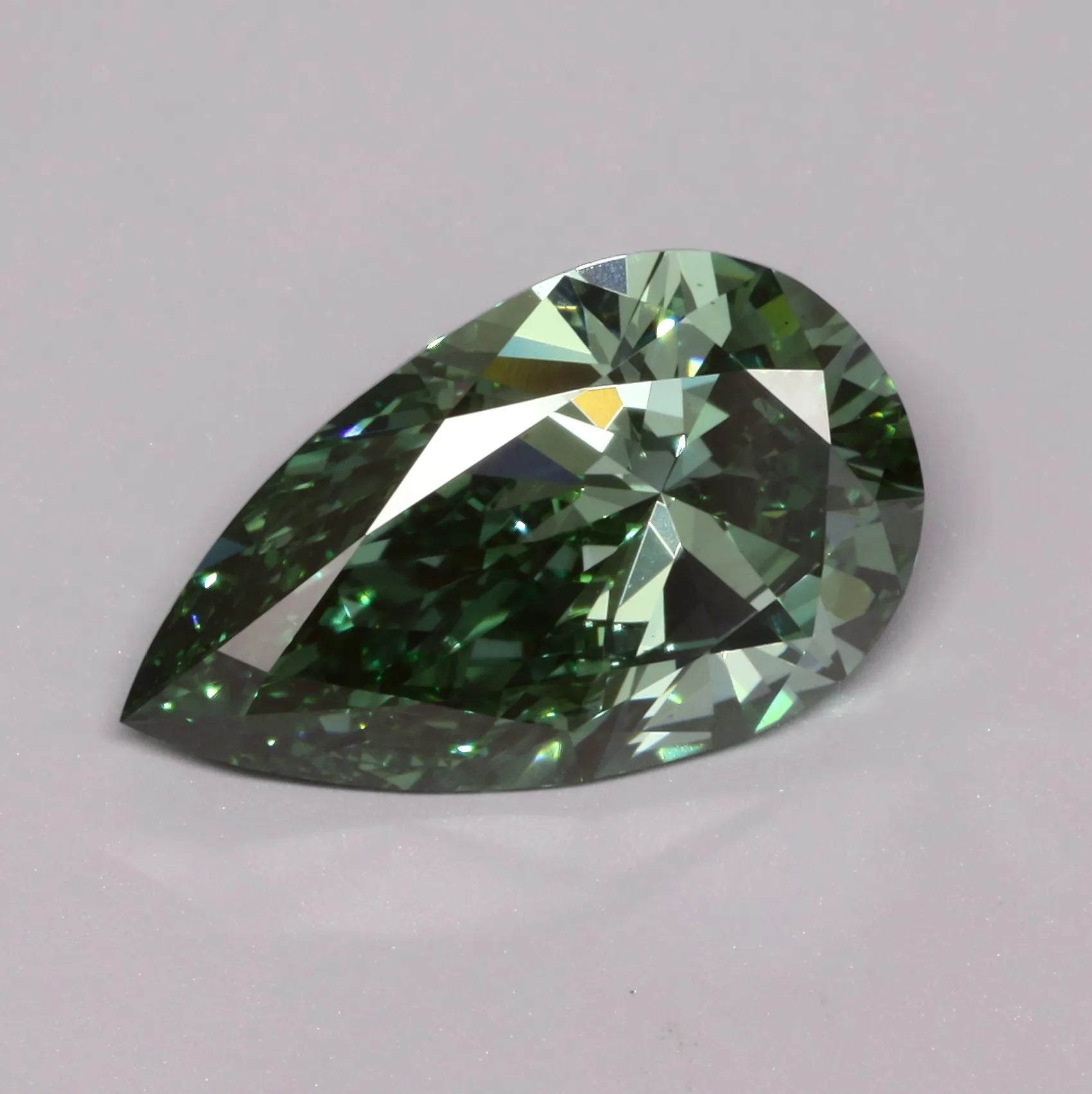 3.02ct Pear Lab Grown Diamond (Colour Fancy Vivid Green, Clarity VS2, IGI Certified)