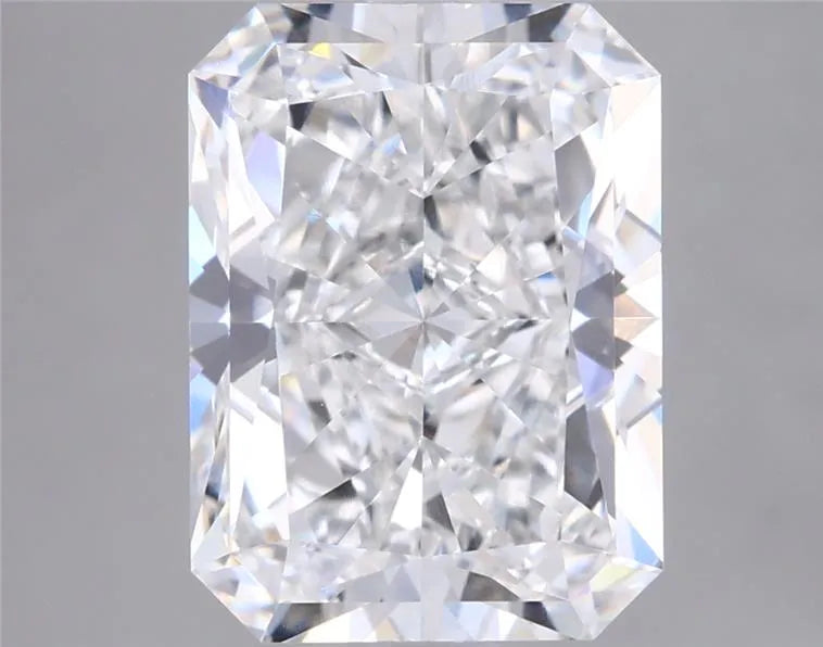 3.02ct Radiant Lab Grown Diamond (Colour E, Clarity VVS1, IGI Certified)