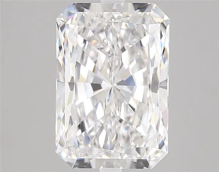 3.03ct Radiant Lab Grown Diamond (Colour E, Clarity VVS1, IGI Certified)