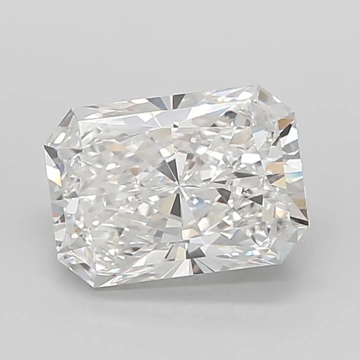 3.03ct Radiant Lab Grown Diamond (Colour E, Clarity VVS2, IGI Certified)