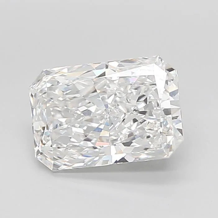3.04ct Radiant Lab Grown Diamond (Colour E, Clarity VVS2, IGI Certified)