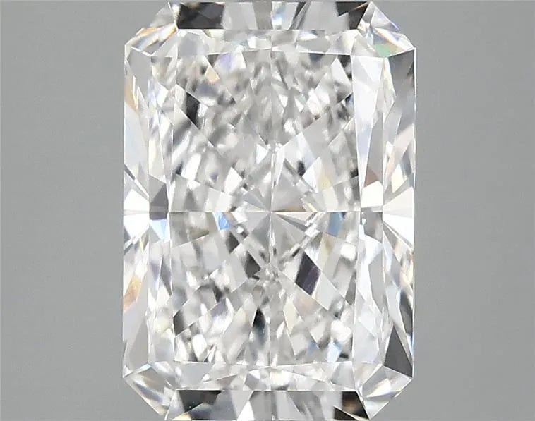 3.04ct Radiant Lab Grown Diamond (Colour E, Clarity VVS2, IGI Certified)