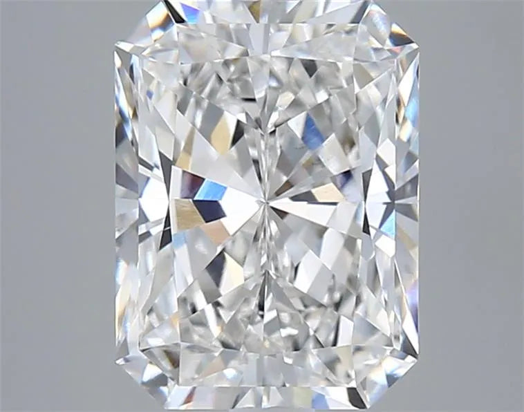 3.04ct Radiant Lab Grown Diamond (Colour F, Clarity VVS2, IGI Certified)