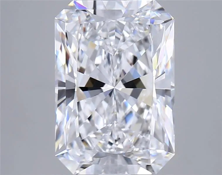 3.05ct Radiant Lab Grown Diamond (Colour E, Clarity VVS1, IGI Certified)