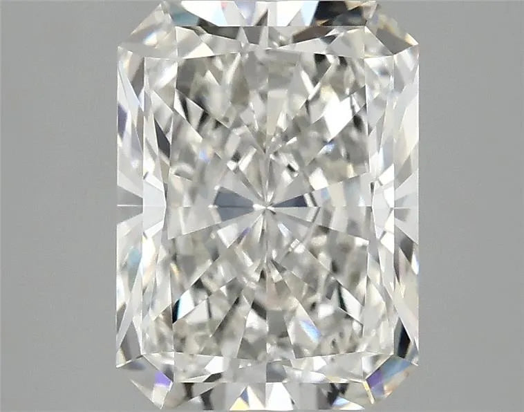 3.07ct Radiant Lab Grown Diamond (Colour G, Clarity VVS2, IGI Certified)