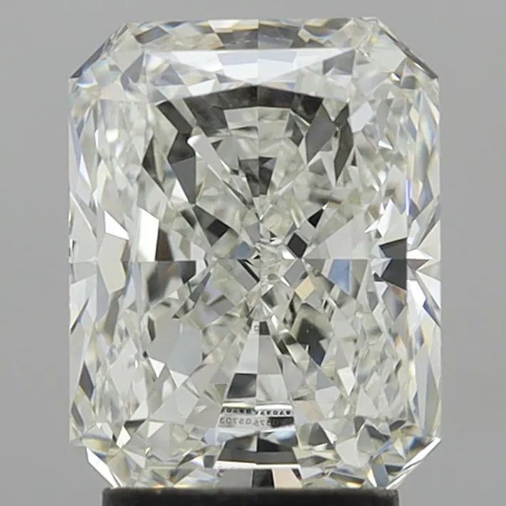 3.15ct Radiant Lab Grown Diamond (Colour G, Clarity VS2, IGI Certified)