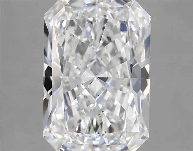 3.16ct Radiant Lab Grown Diamond (Colour E, Clarity SI1, IGI Certified)