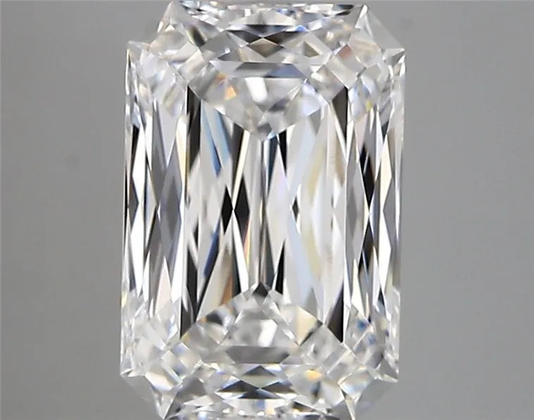 3.22ct Radiant Lab Grown Diamond (Colour E, Clarity VVS2, IGI Certified)