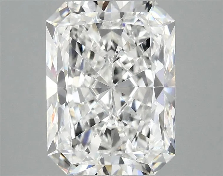 3.38ct Radiant Lab Grown Diamond (Colour E, Clarity VVS2, IGI Certified)