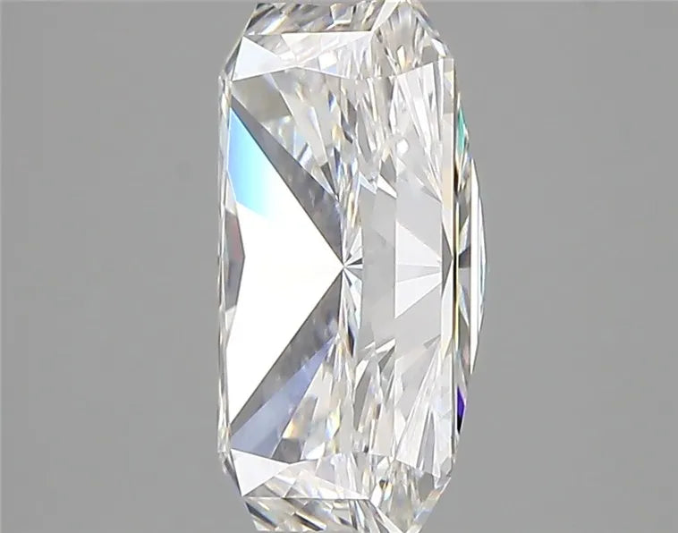 3.43ct Radiant Lab Grown Diamond (Colour E, Clarity VVS1, IGI Certified)