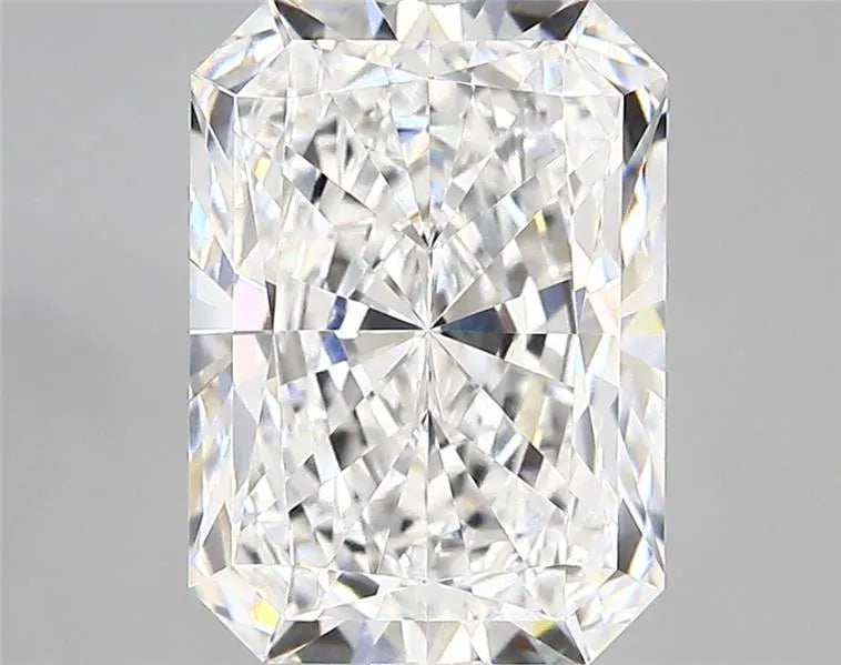 3.47ct Radiant Lab Grown Diamond (Colour D, Clarity VVS2, IGI Certified)