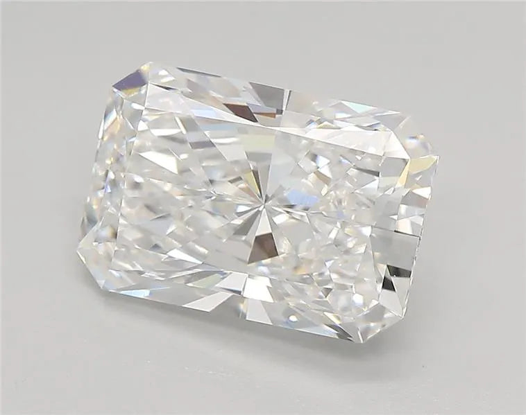 3.54ct Radiant Lab Grown Diamond (Colour E, Clarity VVS2, IGI Certified)