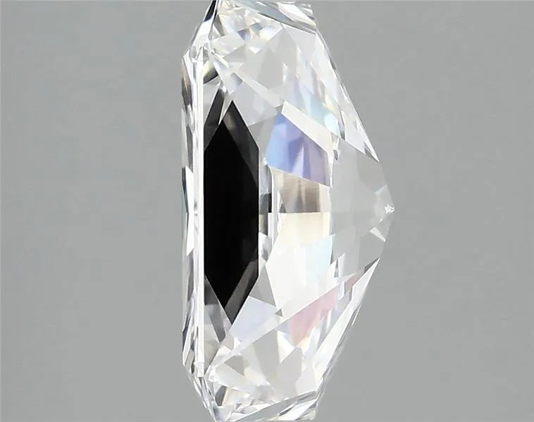 3.59ct Radiant Lab Grown Diamond (Colour E, Clarity VVS2, IGI Certified)