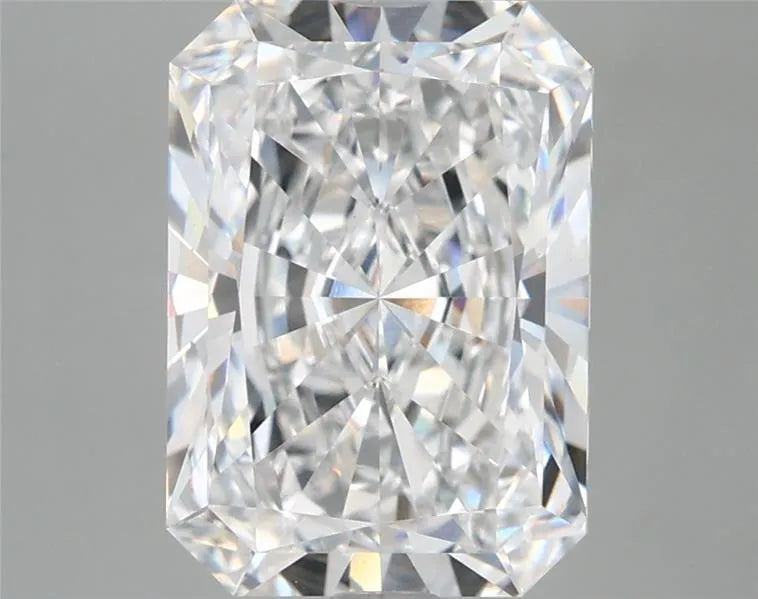 3.69ct Radiant Lab Grown Diamond (Colour D, Clarity VVS2, IGI Certified)