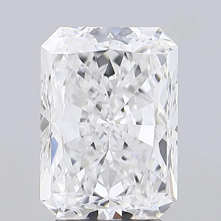 3.72ct Radiant Lab Grown Diamond (Colour E, Clarity VVS1, IGI Certified)